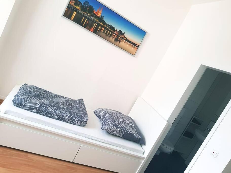 Helles Apartment Neutraubling Eksteriør bilde